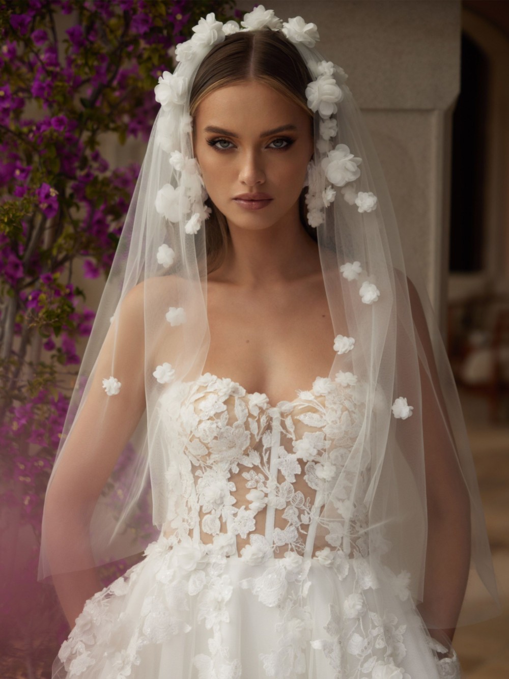 Short Three-Dimensional Floral Veil